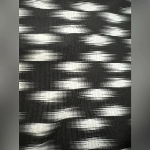 NIKE |Women's RELAY DRI-FIT Running Shorts. Size: S. - Picture 2 of 12